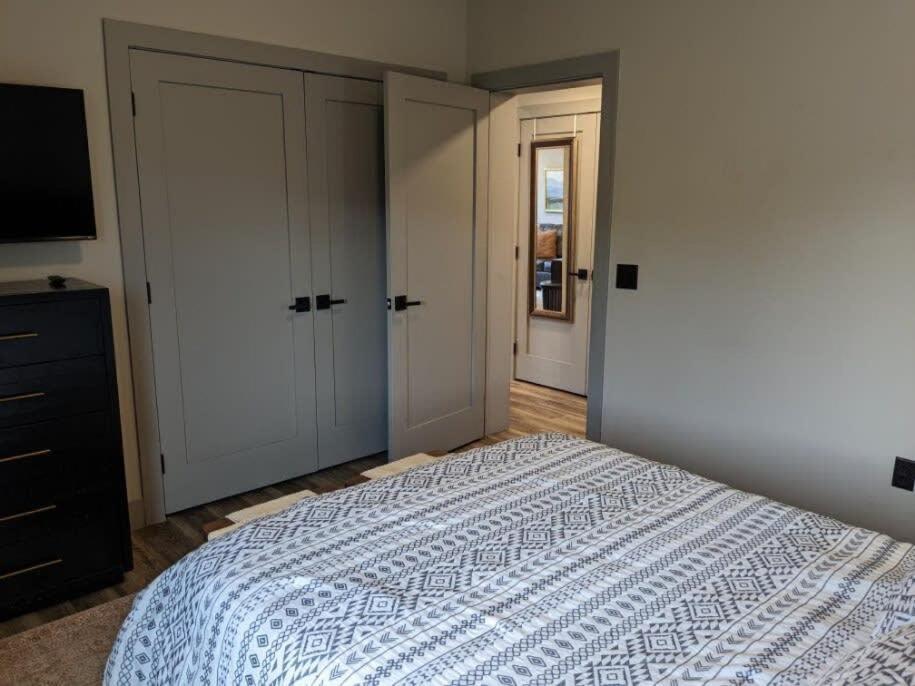 Modern Condo 210 Just Blocks From Lake Michigan مدينة ترافيرز المظهر الخارجي الصورة