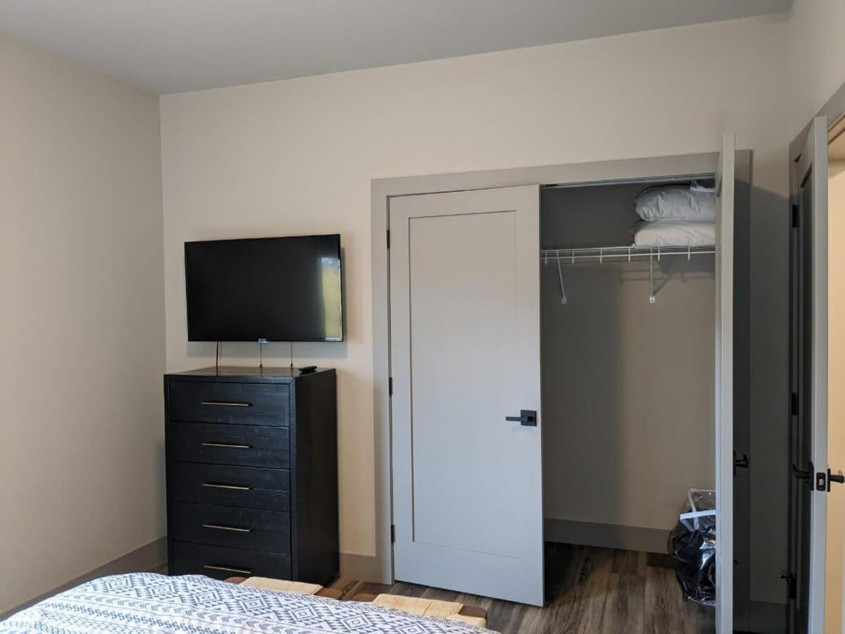 Modern Condo 210 Just Blocks From Lake Michigan مدينة ترافيرز المظهر الخارجي الصورة