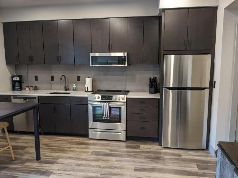 Modern Condo 210 Just Blocks From Lake Michigan مدينة ترافيرز المظهر الخارجي الصورة