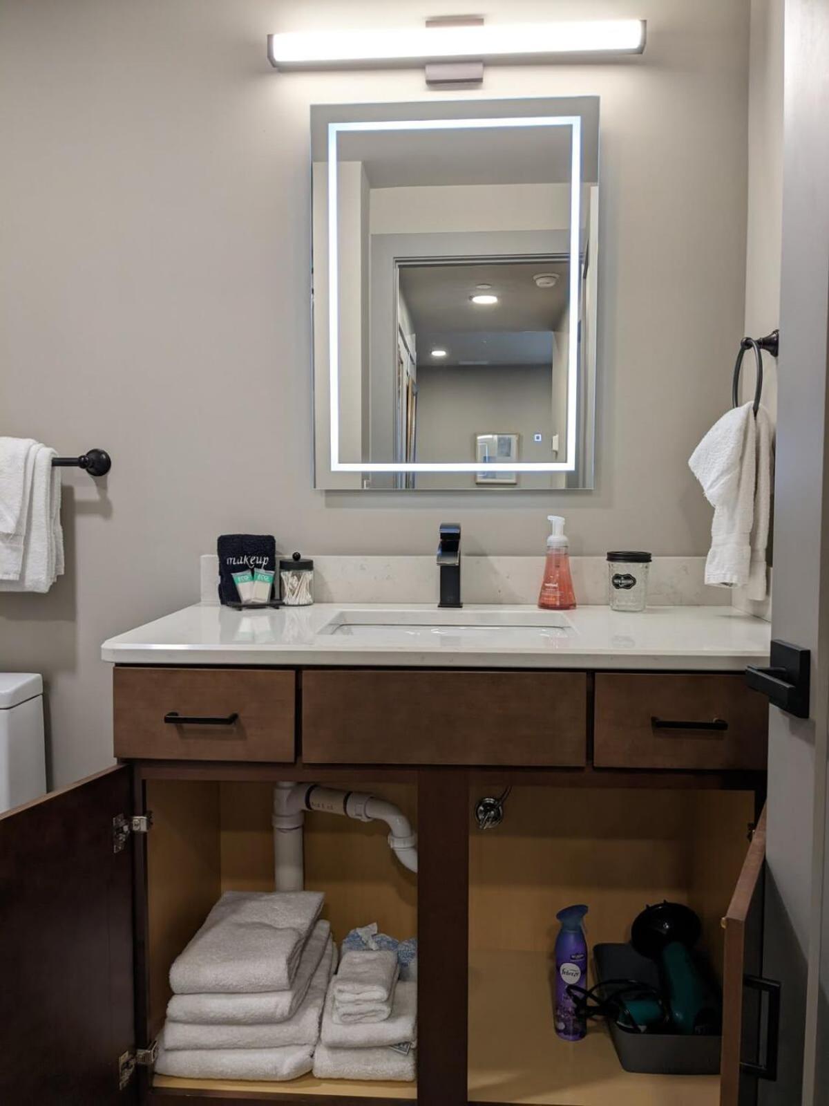 Modern Condo 210 Just Blocks From Lake Michigan مدينة ترافيرز المظهر الخارجي الصورة